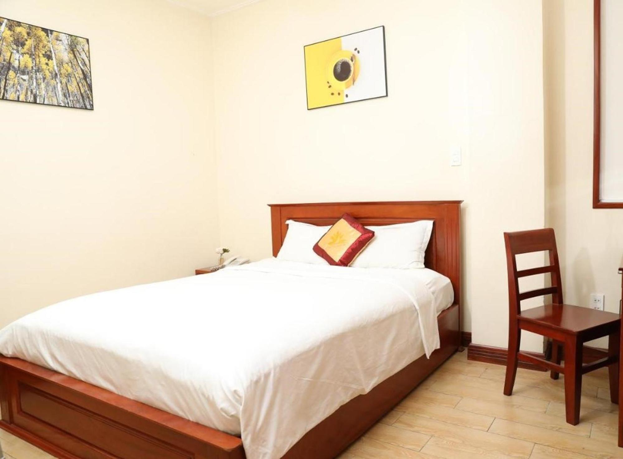 Khách sạn Dinh Dinh Saigon Airport Hotel-74a Giai Phong 2*